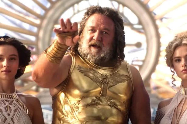 Russell Crowe volt Zeusz, de eredetileg egy teljesen más karaktert játszott volna a Thor: Szerelem és mennydörgésben 12 Thor: Szerelem és mennydörgés