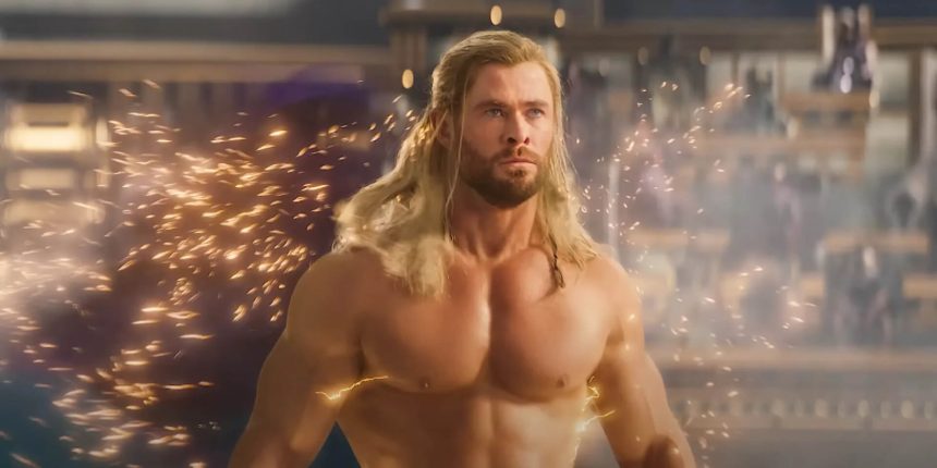 Thor meztelenkedős jelenetének valódi okáról beszélt Taika Waititi a Thor: Szerelem és mennydörgésben 11 Thor: Szerelem és mennydörgés