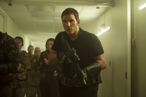 A The Tomorrow War előzetesében Chris Pratt egy tanárt alakít, aki azért harcol, hogy megmentse az emberiséget 16 The Tomorrow War