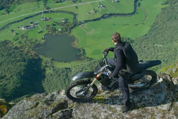 Tom Cruise halálugrását magyarul is megnézhetjük a Mission: Impossible Leszámolás – Első Rész előzetesében 22 Mission: Impossible: Leszámolás - Első rész