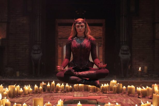 Elizabeth Olsen kiakadt, amiért a Doctor Strange az őrület multiverzumában forgatásán a kaszkadőrmutatványokat dublőr nélkül kellett megcsinálnia 24 Doctor Strange az őrület multiverzumában