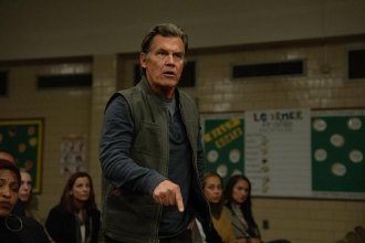 Pedro Pascal miatt kellett teljesen újracastingolni a Fegyverek szereplőgárdáját 22 Weapons