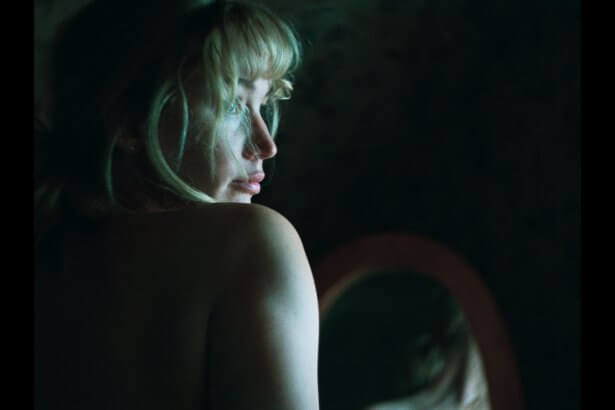 Jennifer Lawrence és Robert Pattinson házassága darabokra hullik a Dögölj meg, szerelmem előzetesében 20 Dögölj meg szerelmem