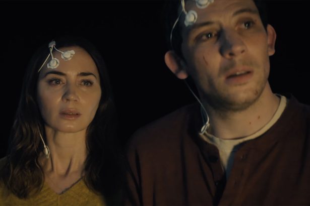 A leleplezés napja alkotói elárulták, mi történik a sci-fi mozi rejtélyes befejezése után 12 Disclosure Day
