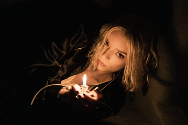Anya Taylor-Joy fegyvert ragad a Lucky előzetesében: Itt az első ízelítő a színésznő új krimijéhez 12 Lucky