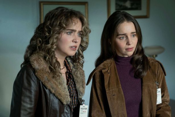 Egy évad után kaszát kapott a Ponies: Emilia Clarke kémdrámája nem folytatódik a Peacockon 24 Ponies