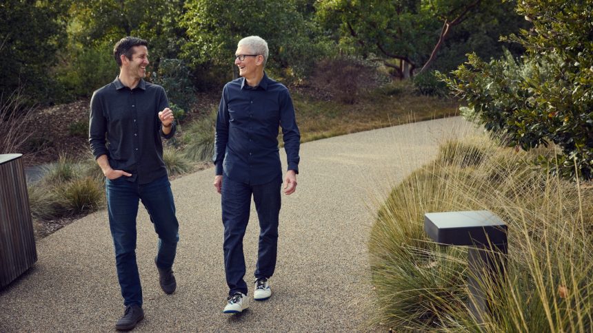 John Ternus vezetésével vághat bele az Apple az újabb világmegváltásba 11 John Ternus, Tim Cook