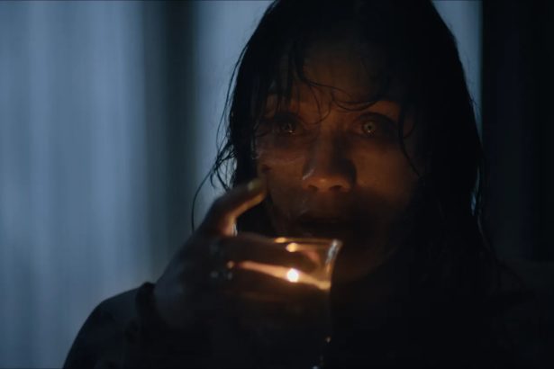 Tiszta rémálom: Megérkezett a Gonosz halott: Égj! első horrorisztikus jelenete 14 Evil Dead Burn