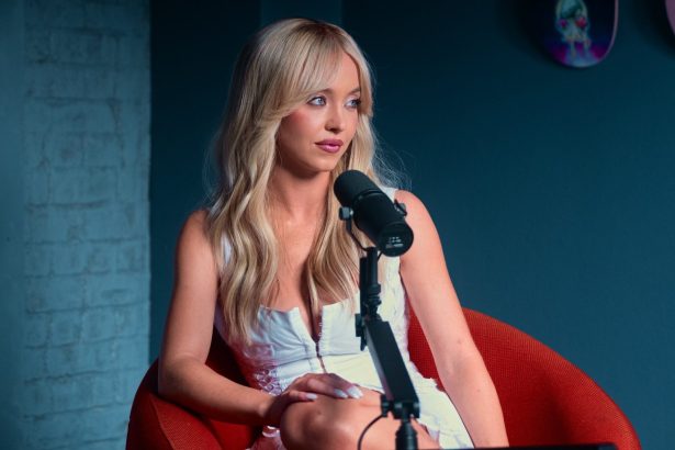 Az Eufória rajongói nem tudnak betelni Sydney Sweeney Godzilla-jelenetével 22 Euphoria