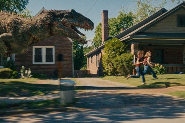 Dinoszauruszok lepik el a kertvárost: megérkezett Az Oak Street vége borzongató előzetese 14 The End of Oak Street