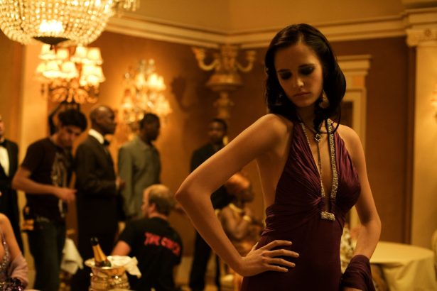 A Wednesday 3. évad forgatását le kellett állítani, miután Eva Greent súlyos sérüléssel kórházba szállították 12 Casino Royale